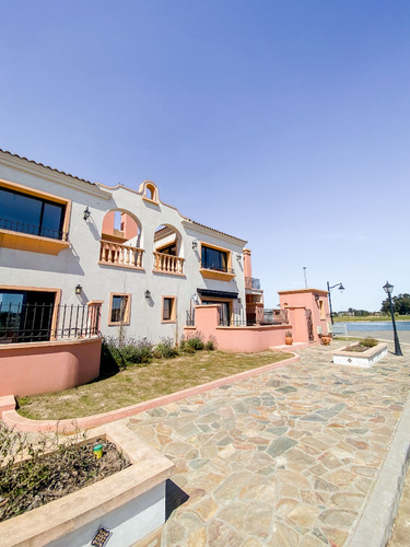 Venta De Departamento En Barrio Mediterraneo, La Providencia