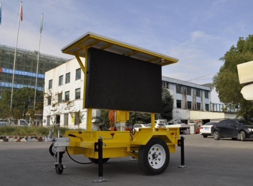 Imagen 2 de 6 de Trailer De Señalizacion Vial Led Autonomo Con Panel Solar