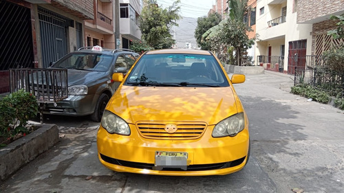 Auto Byd F3 2015 Modelo Sedan 4 Puertas Color Amarillo.
