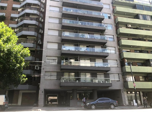 Venta De 4 Ambientes Con Cochera En Caballito. Vista A Pulmón De Manzana