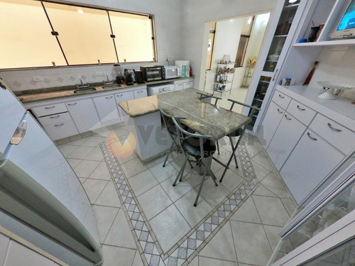Sobrado Com 04 Dormitórios E 480m² No Sumaré - Caraguatatuba - Sp - So0138