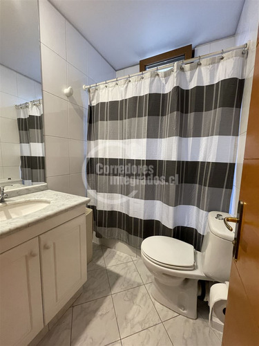 Casa En Venta De 6 Dorm. En Lo Barnechea