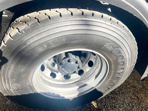Imagem 6 de 11 de Iveco Cursor 330 4x2