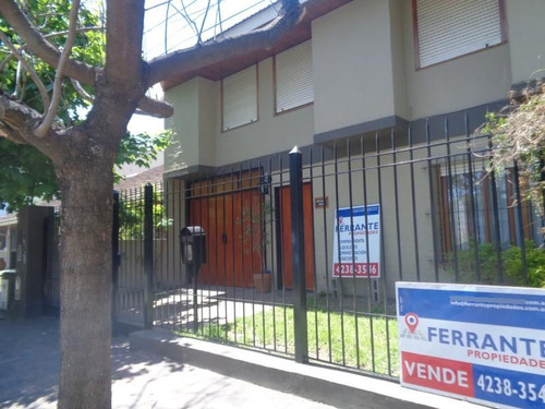 Venta De Casa En Adrogue :duplex. 3dorm..garage,fdo ,patio