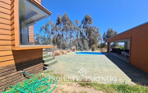 Tunquen, Bosquemar. Estupenda Casa Emplazada En E...