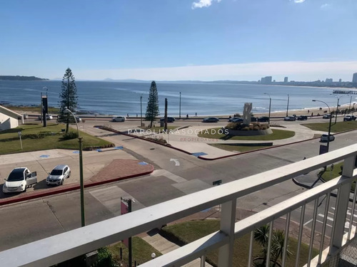 Departamento De 1 Dormitorio Y Medio Frente Al Mar, Punta Del Este