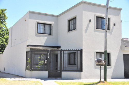 Imagen 3 de 30 de Moderna Casa En Banfield Este C/quincho Y Pileta