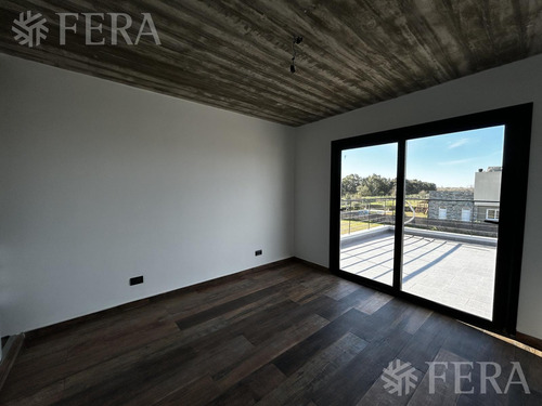 Venta Casa 4 Ambientes Con Cochera Y Piscina En Hudson