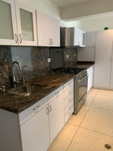 Se Vende Hermoso Y Amplio Apartamento En Cumbres De Curumo. Solo Cliente Directo. (o.a)
