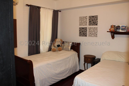 Precioso Y Amplio Tonwhouse En Venta En La Boyera. #25-20083