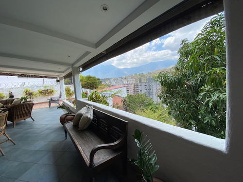 Se Vende Casa 630m2. 4h + S/5b + S/4p. Santa Paula.
