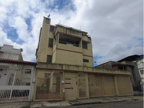 Edificio Comercial En Venta Los Chaguaramos.