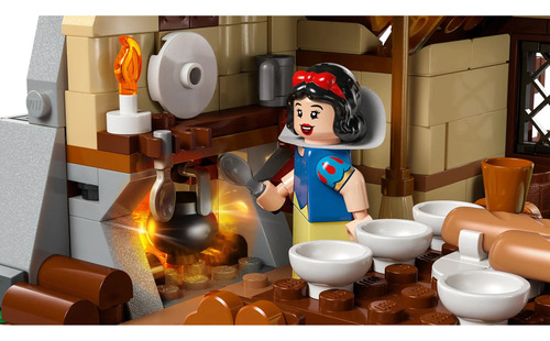 Lego Cabaña Blancanieves Y Los Siete Enanitos 43242 - 2228pz Cantidad De Piezas 2228