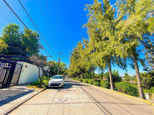 Venta Casa,los Dominicos Las Condes, 4 Dormitorios, Piscina.