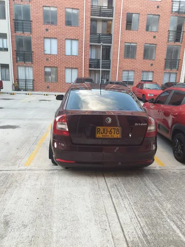 Skoda Octavia Ambiente 1.6 - Modelo 2011