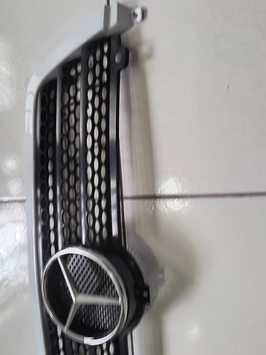 Grade Radiador Sprinter 03/12 Preta Friso Branco Com Emblema
