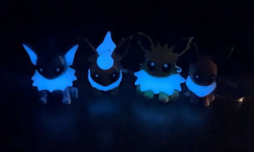Eevee Chibi - Llavero Glow 4 Cm Mayoreo 10 Piezas