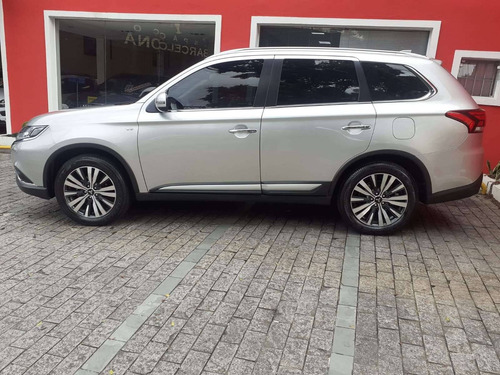 Imagem 3 de 15 de Mitsubishi Outlander 3.0 Mivec V6 Gasolina Hpe-s Awd