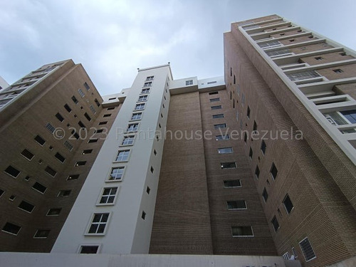 Espectacular Apartamento En Urb Base Aragua En Venta. 23-32854 Cm