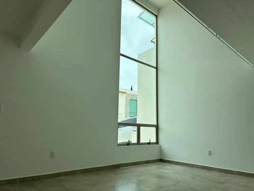 Renta De Casa Nueva En Toluca - Cacalomacan Ven A Conocer Tú Casa Con Un Hermoso Jardín , En El Primer Cuadro De La Zona Residencial Campestre De Cacalomacan El Mas Exclusivo A 20 Min Centro De Toluca
