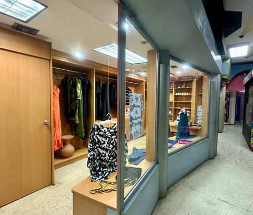 Se Alquila Local 56 Mts En El Comercial En El Centro Comercial Concresa Vi Mls 25-17961