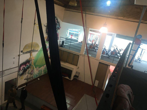 Imagen 11 de 14 de Local Comercial 900 Mtrs Con Gran Frente Sobre Av. Castro Barros Al 300
