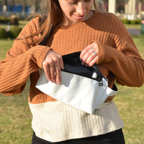 Imagen 7 de 10 de Riñonera Impermeable Cinta Regulable Ecológica Unisex 14x23