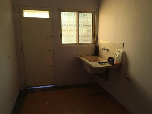 Imagen 12 de 22 de En Venta. Amplia Casa 2 Dorm, Quincho Con Parrilla Y Pileta.