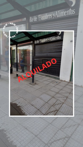 Local Frente A Parada De Colectivos