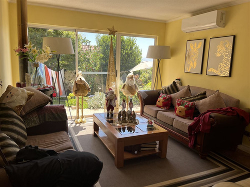Casa En Venta De 6 Dorm. En La Florida