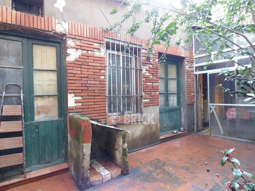 (a Reciclar) Casa En Lote De 8.66x16 Mts - 110 M2 Cub Patio C/parrilla Comedor Diario - Barracas