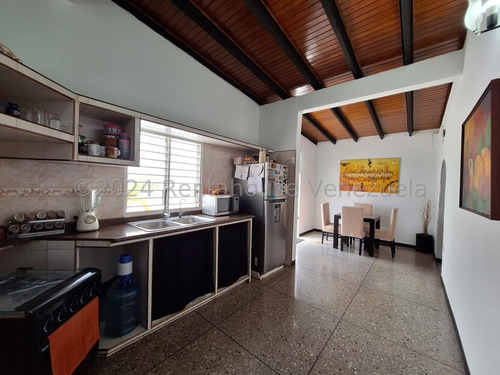 Casa En Venta Yucatan , Zona Norte Barquisimeto, Amplia, Tanque Subterraneo, Mls 24-22024 Dh