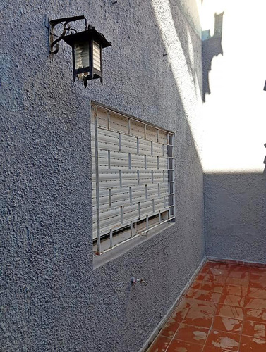 Vendo Amplio Apartamento 2 Dormitorios, Con Renta En Excelente Ubicacion A Metros De La Rambla. Barrio Sur