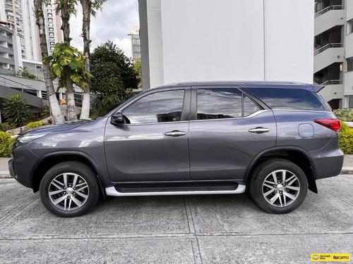 Imagen 4 de 11 de Toyota Fortuner Srv 2019 At 4x4 Motor 2.8 Turbo Diesel