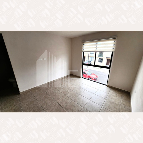 Casa Con Roof Garden En Venta En Misión Montejo Queretaro
