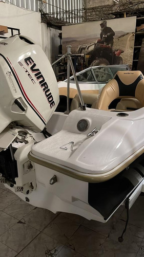 Imagen 2 de 7 de Lancha Bahia 510 Con Evinrude 90 Hp