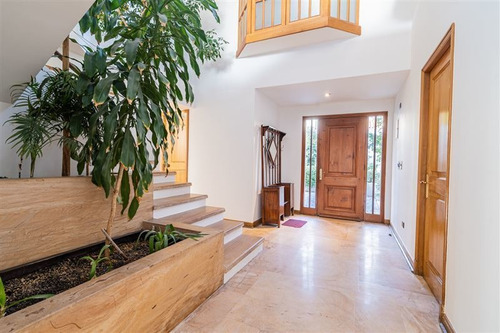 Casa En Venta De 4 Dorm. En Las Condes