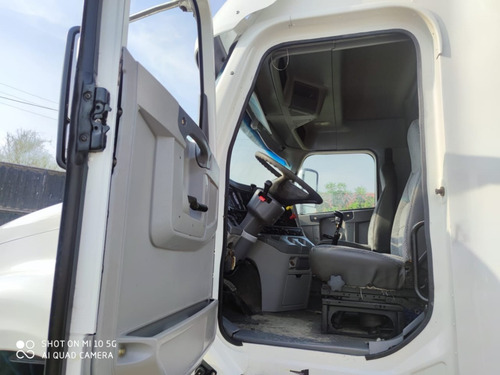 Imagen 6 de 13 de Freightliner Cl 120