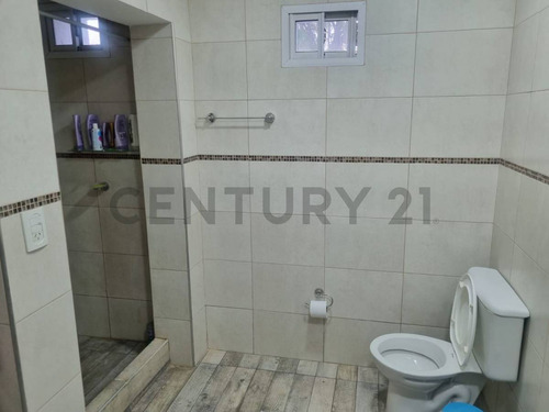 Century 21 Lopez Vende Casa Con Departamento Interno, Muy Bien Ubicada, Ideal Para Emprendimiento...