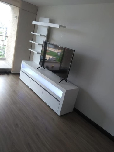 Mueble Tv Ref: Tradicional De 200 Cm En Madera Lacada Repisa