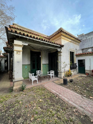 Manuel Castro 1290 Esq. Larroque, Banfield - Casa Corte Antiguo, A Reciclar