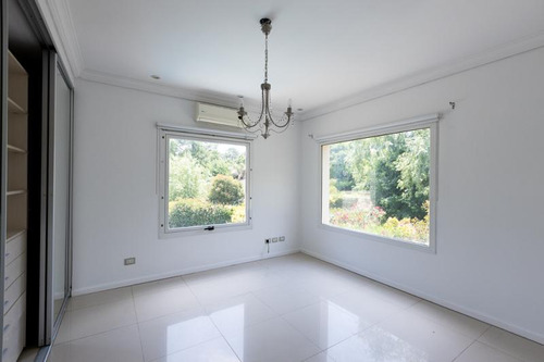 Casa De 5 Dormitorios En Venta En Solar Del Bosque. Canning-ezeiza-san Vicente.