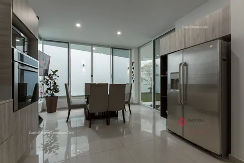 Casa En Venta De Lujo Arcos Guadalupe Zapopan