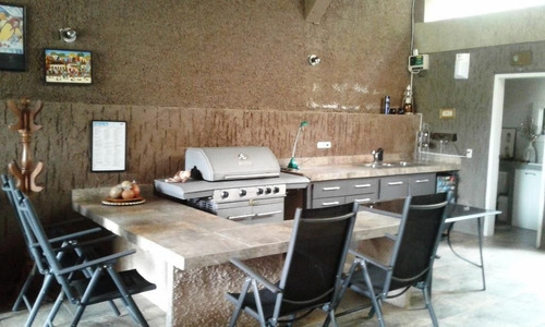 Hermosa Casa Remodelada Con Acabados De Primera En Venta Ubicada En Las Marías 20-13481