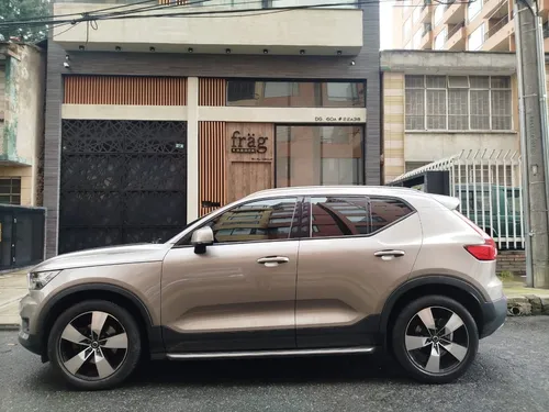 Volvo XC40 MONENTUM 2.0 TURBO AWD 2022