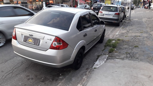 Imagem 6 de 9 de Ford Fiesta 1.6 Mpi Sedan 8v 2005