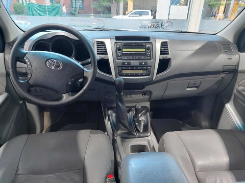 Imagen 5 de 10 de Toyota Hilux 2010 3.0 I Srv Cab Doble 4x4 Cuero