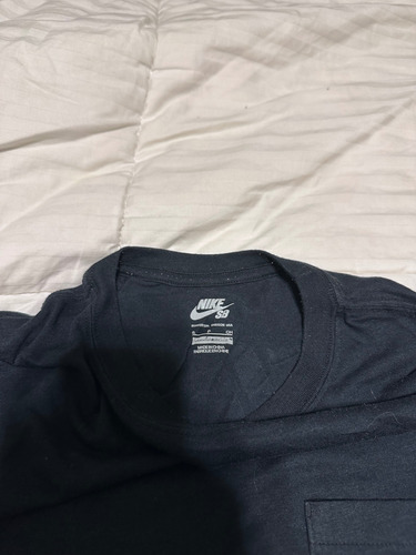 Remera Nike Sb - Hombre - Talle S Amplio (Usado)