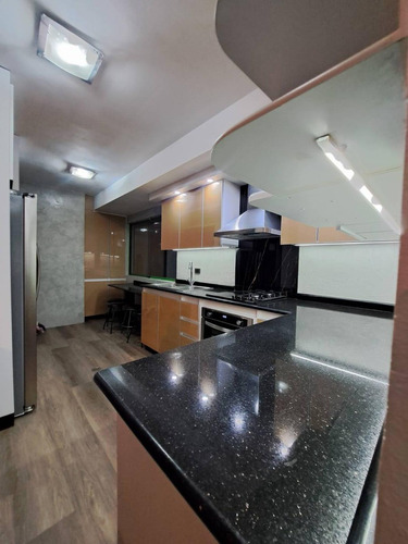 Solo Clientes Apartamento En Venta Remodelado En Las Chimeneas, Res. Holiday Palace Mag 214127