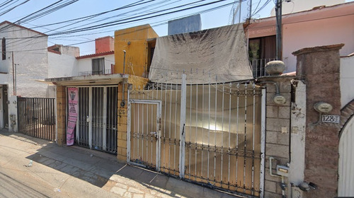 Casa En Remate Bancario En C. Literatura, Ex-hacienda El Tintero, El Tintero, Santiago De Querétaro, Qro. (60% Descuento, Excelente Plusvalía) ¡gran Oportunidad De Inversión! - Sk12